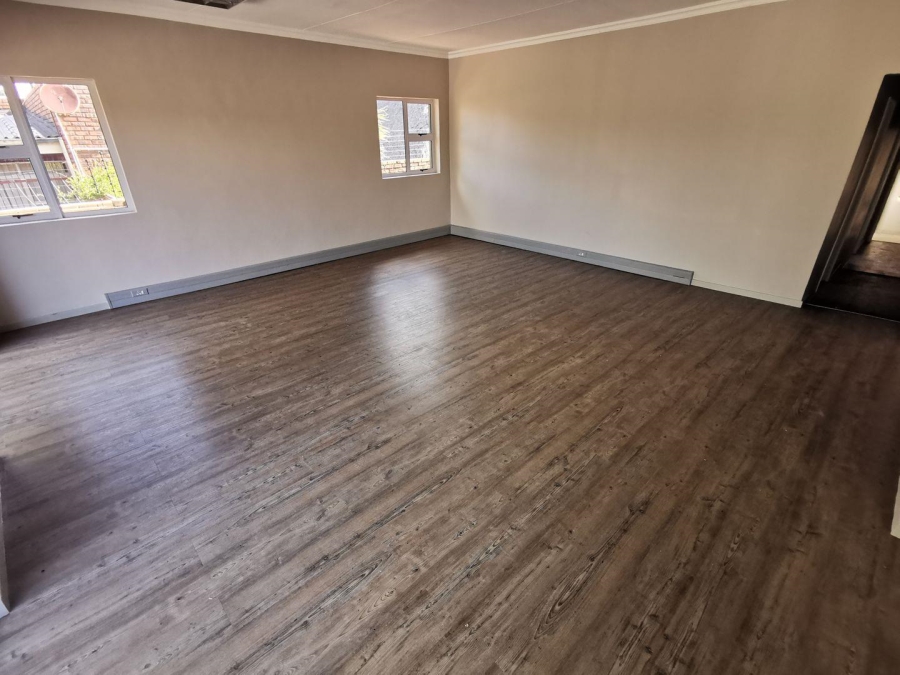 To Let commercial Property for Rent in Wilkoppies North West